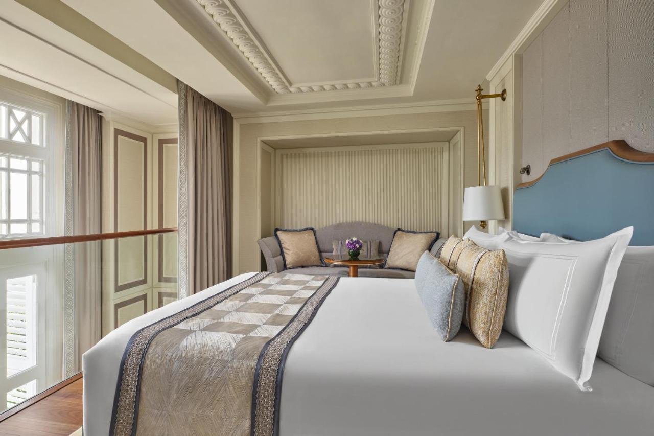 The Fullerton Hotel Сингапур Екстериор снимка A bedroom at the hotel