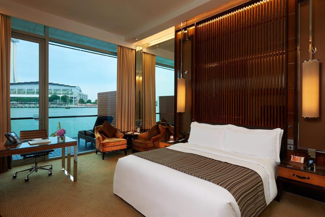 The Fullerton Hotel Сингапур Екстериор снимка A room at the hotel