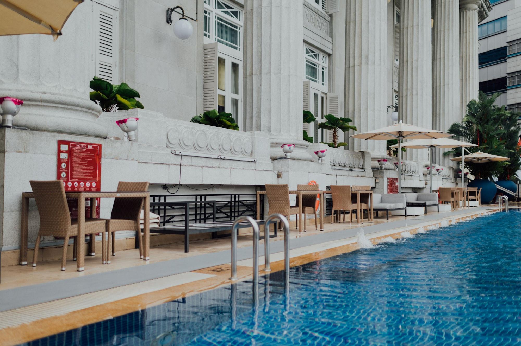 The Fullerton Hotel Сингапур Екстериор снимка The pool at the hotel