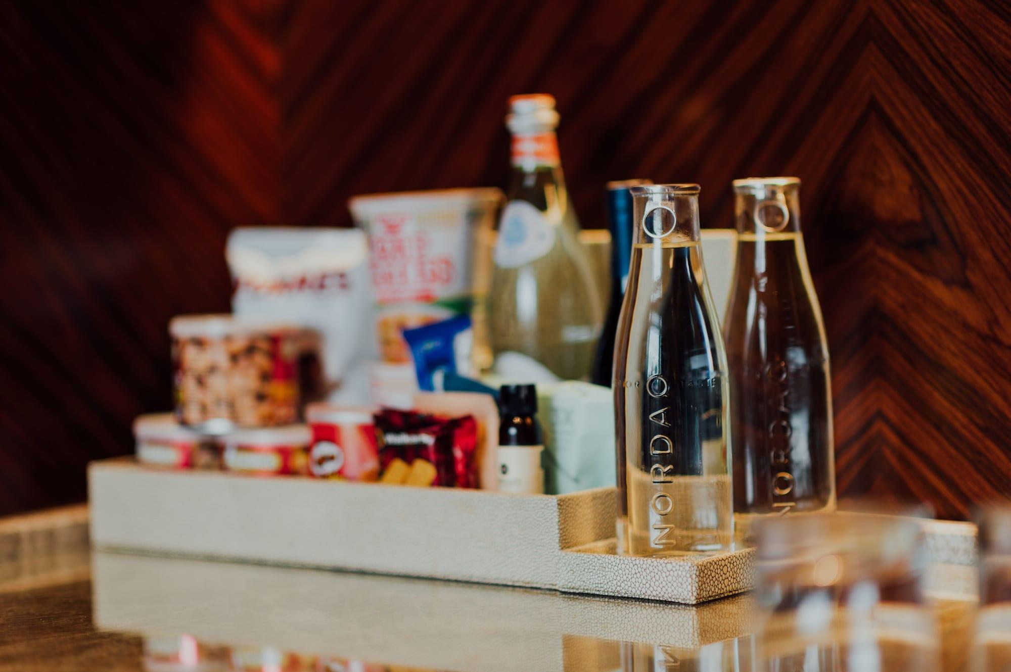 The Fullerton Hotel Сингапур Екстериор снимка Bottles of S. Pellegrino
