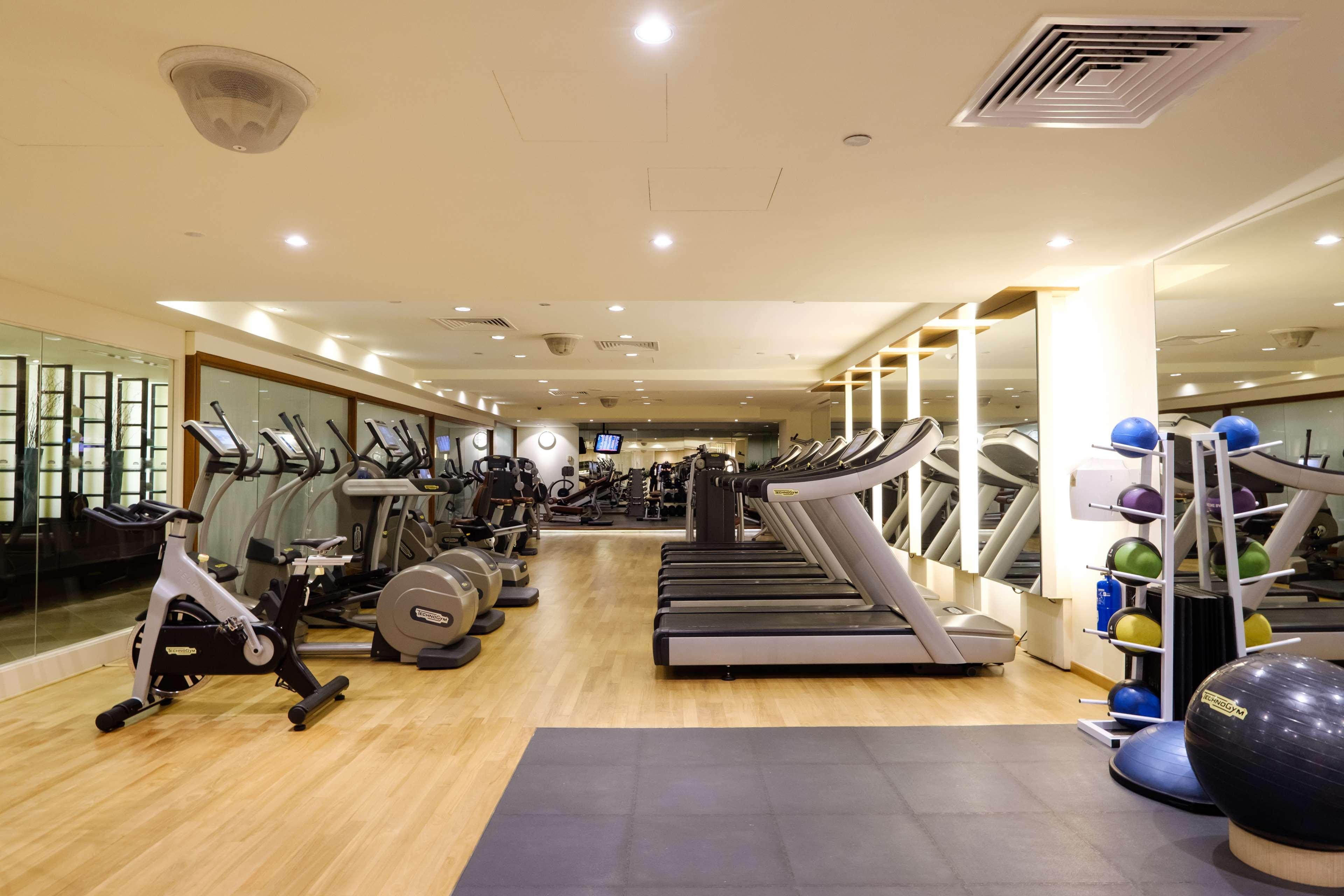 The Fullerton Hotel Сингапур Екстериор снимка The gym at the InterContinental London The O2