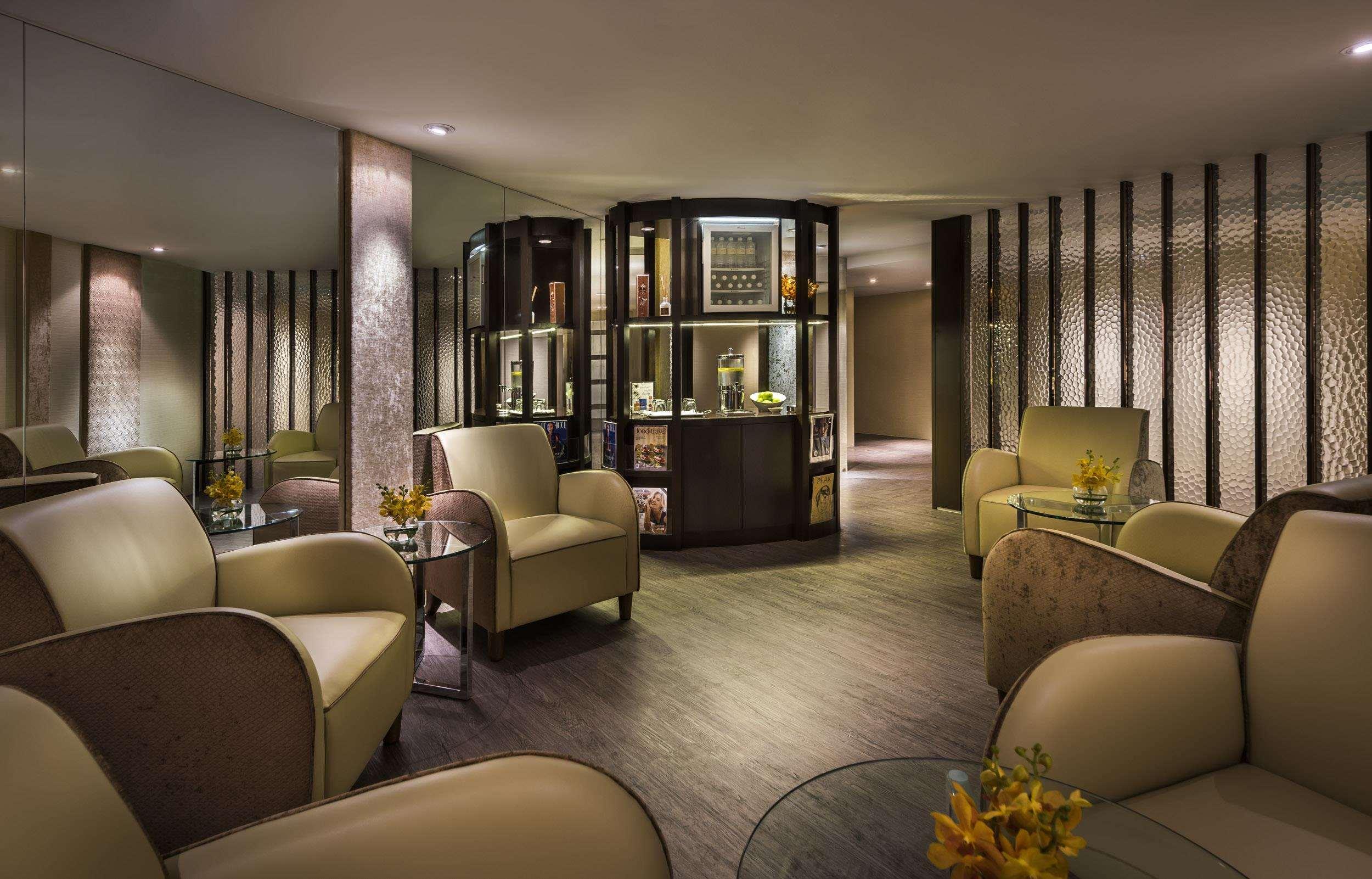 The Fullerton Hotel Сингапур Екстериор снимка The private lounge at the airport