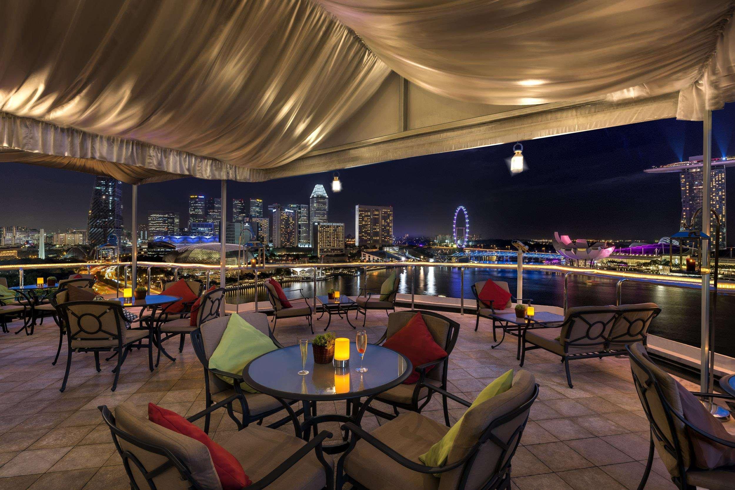 The Fullerton Hotel Сингапур Екстериор снимка The Sky Bar