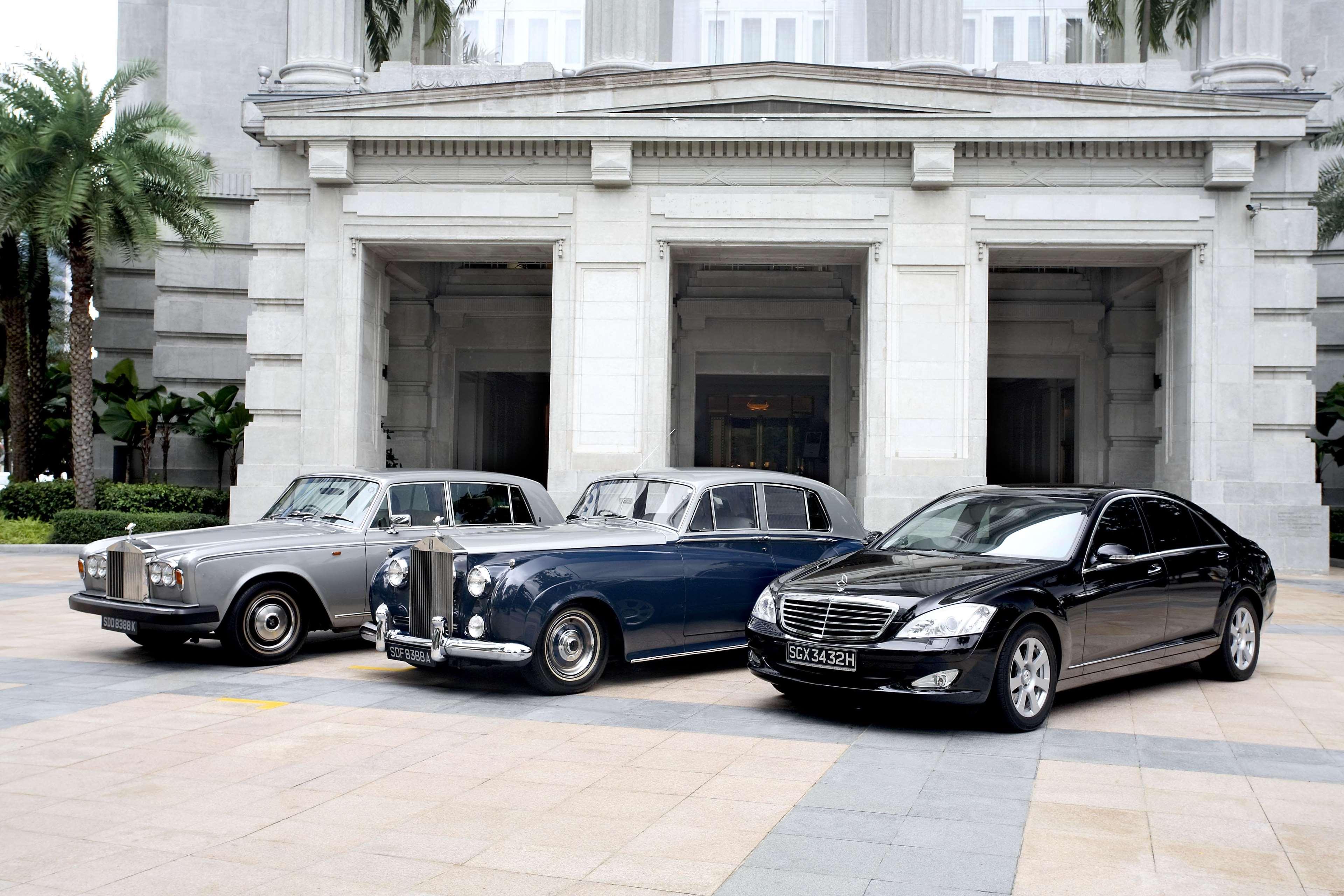 The Fullerton Hotel Сингапур Екстериор снимка Mercedes-Benz S-Class, Rolls-Royce Phantom and Rolls-Royce Silver Shadow