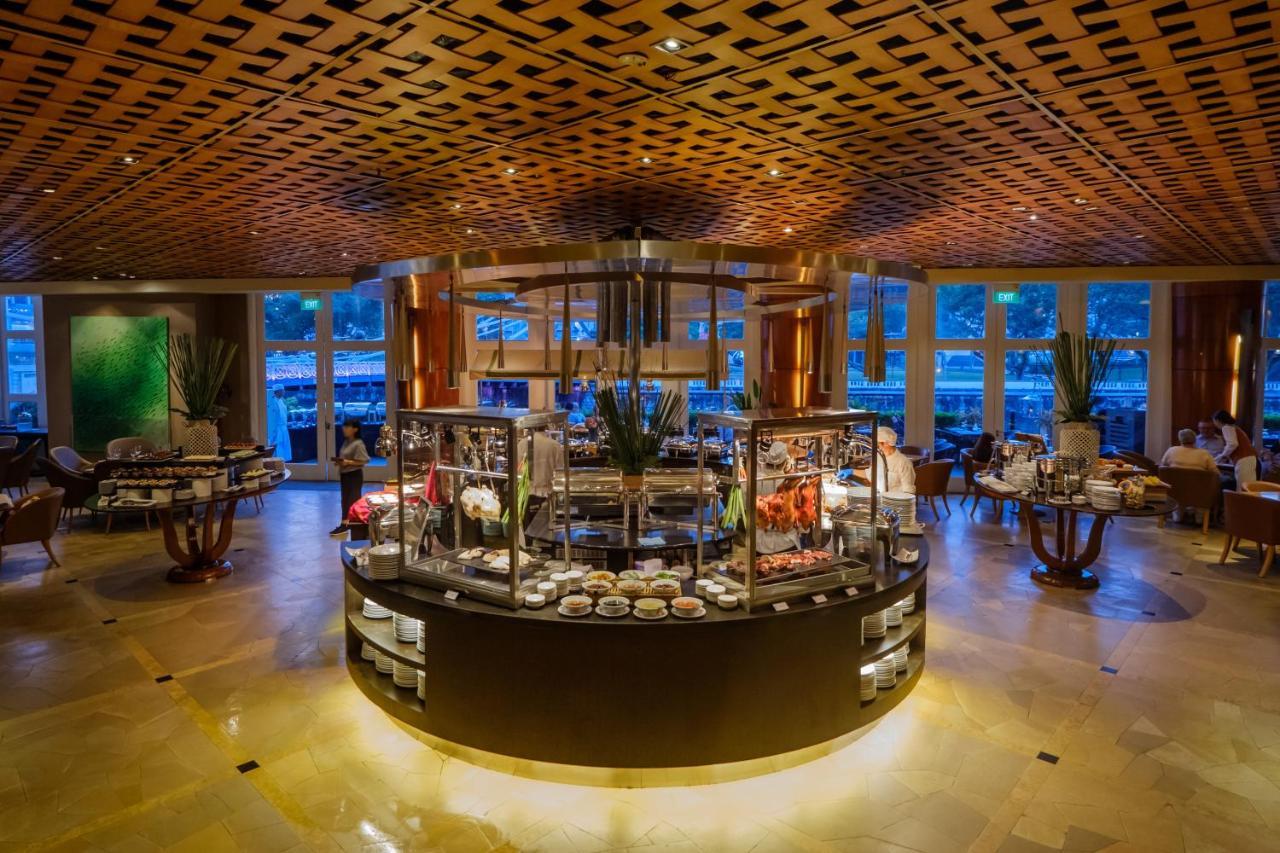 The Fullerton Hotel Сингапур Екстериор снимка The buffet at the restaurant